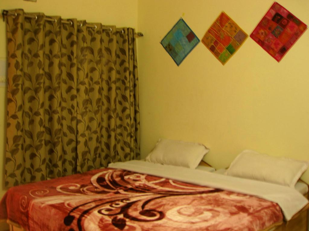 ורנאסי Bona Cafe Restaurant & Sala Guest House חדר תמונה